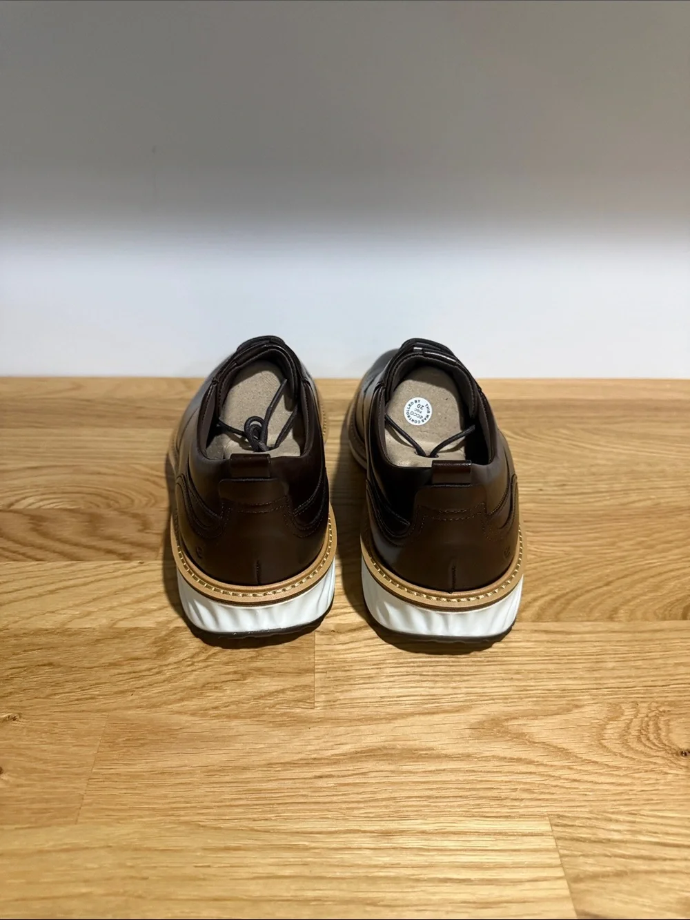 Ecco sleek dark
